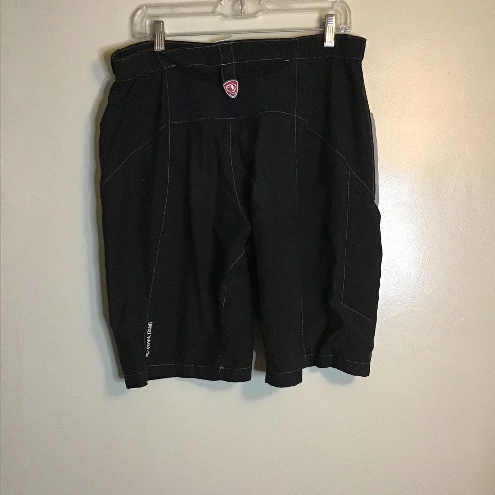 Pearl Izumi Men’s Black Board Shorts Size Large Good Condition (minor …